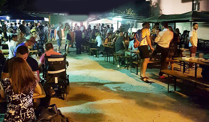 Birra, motori e giochi popolari alla "Badu Beer". Foto