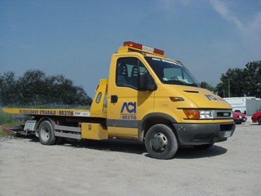 Gli sequestrano l’auto e il camion con cui si fa venire a prendere