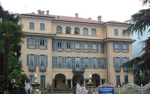 Sottrae un quadro al Centro studi rosminiani e viene fermato in dogana
