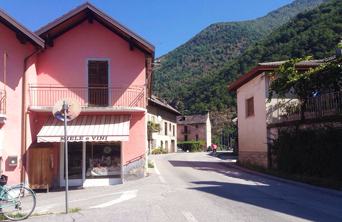 Furto in casa di una donna. I ladri hanno aspettato che uscisse a fare la spesa