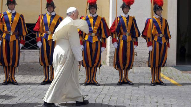 Le Guardie svizzere del Vaticano s’addestrano in Ticino