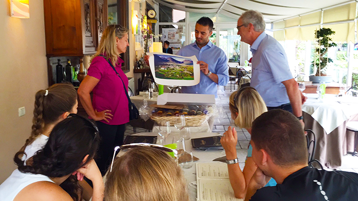 I dirigenti del tour operator svizzero Imbach, specializzato in tour lungo i sentieri, in visita a Domo. Videointerviste