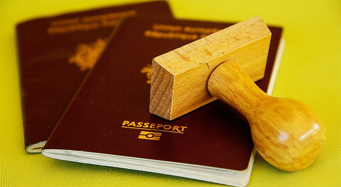 Tenta di introdursi in Italia sul treno Parigi- Venezia con falso passaporto, rispedito in Svizzera