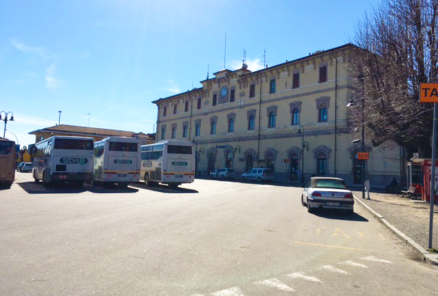 Case che vibrano al passaggio dei treni, interviene il sindaco Gusmeroli