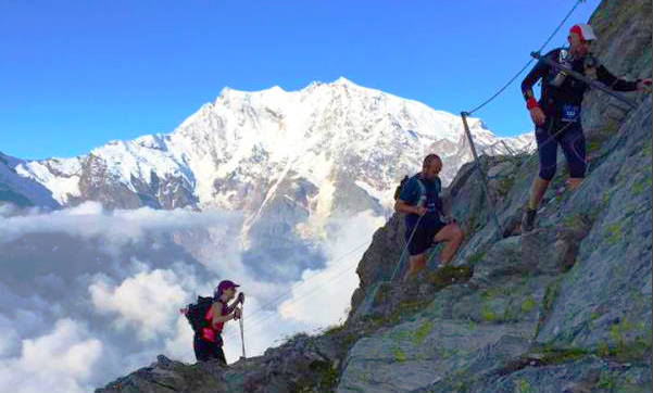 Attesa a Macugnaga per l'arrivo venerdì sera dell' Ultra Tour Monte Rosa. Atleti da tutto il mondo
