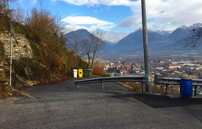 In pullman sino al Sacro Monte Calvario: si allarga la strada, un nuovo posteggio