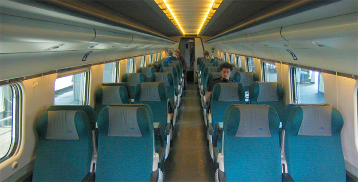 Ferroviere svizzero bloccato in uno scomparto di un treno, per liberarlo si è dovuto rompere il vetro
