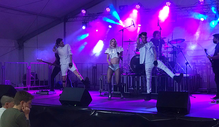  Festa a Varzo con "Lady Gaga", domenica il Palio degli Asini, e ci sono anche le Majorettes...