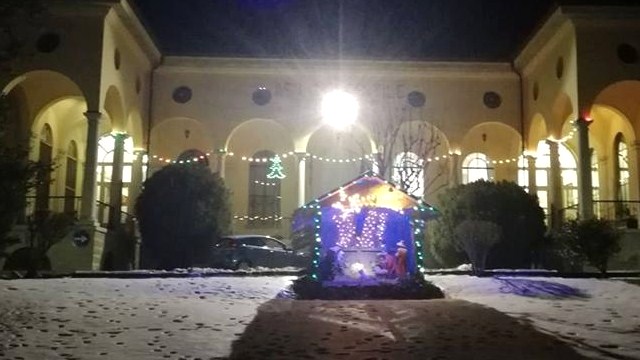 Mercatini, recita e auguri alla scuola dell'infanzia. Fotogallery