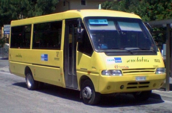 Bimbo dimenticato sul bus: le scuse del gestore del servizio di accompagnamento