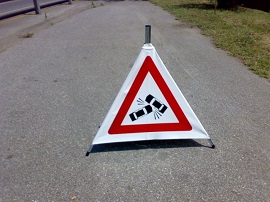 Due auto si scontrano a Gozzano in via Parona. Feriti lievi ma forti danni alle auto