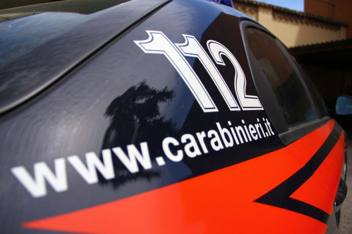 Finge un tamponamento e cerca di truffare 100 euro a un anziano