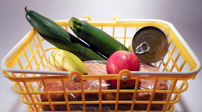 A Domo la raccolta di alimentari per la Caritas “Aggiungi un posto a tavola” 