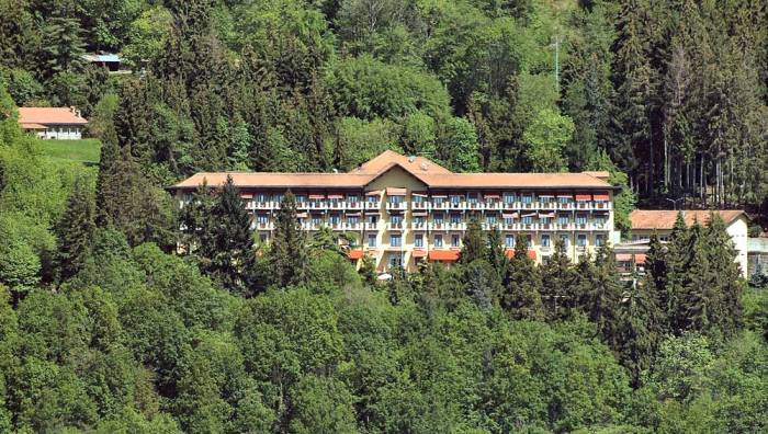 Anziano s’allontana dalla casa di riposo: i soccorritori lo cercano, lui era al Dea