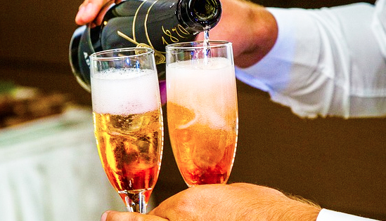 Corso gratuito di avvicinamento al vino, “divertendosi”, all'Ossola Shopping Center