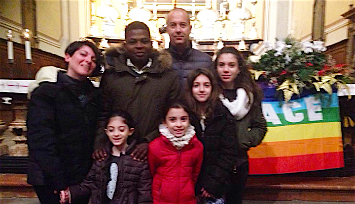 “Ospito in casa un rifugiato”. Alla Noga, durante l'omelia, il racconto di una famiglia italiana. Video