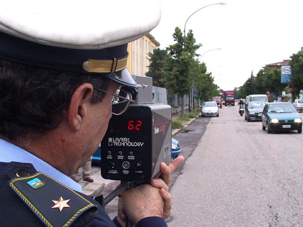 Troppi incidenti stradali, la ricetta dei vigili: telelaser e dissuasori