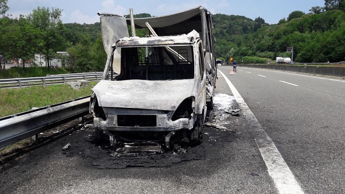 Carpugnino: camion in fiamme. Intervento dei Vigili del Fuoco di Verbania