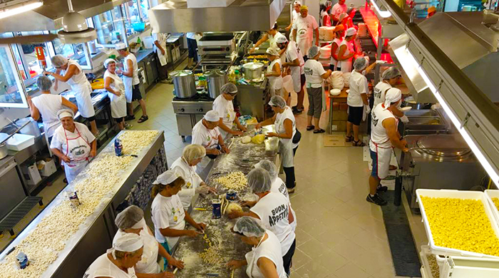 Le feste di piazza col “pasto di qualità”. Dalla Regione arriva il decalogo per Proloco e No profit