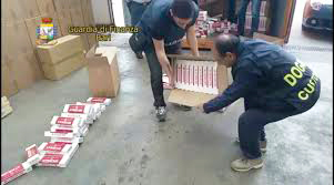 Torna il contrabbando di sigarette. Fermato in stazione con 5 chili di tabacco, andava a Parigi 