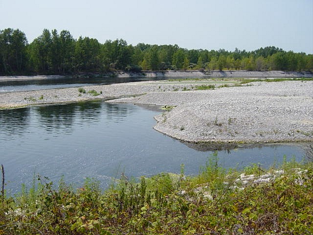 Bagno con brivido nel fiume, diciannovenne rischia di annegare