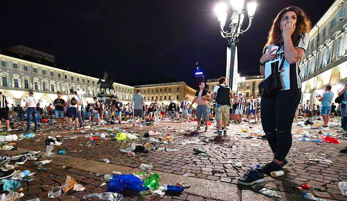 Perse le speranze di salvare Erika Pioletti, l'ossolana travolta dalla folla in piazza San Carlo