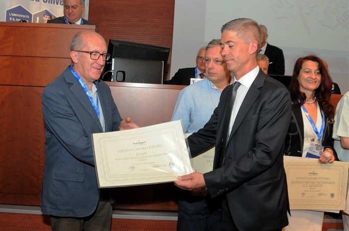 Oleggio: diploma di Confartigianato per Enaip
