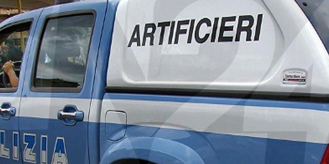 Valigia sospetta sul lungolago, intervengono gli artificieri