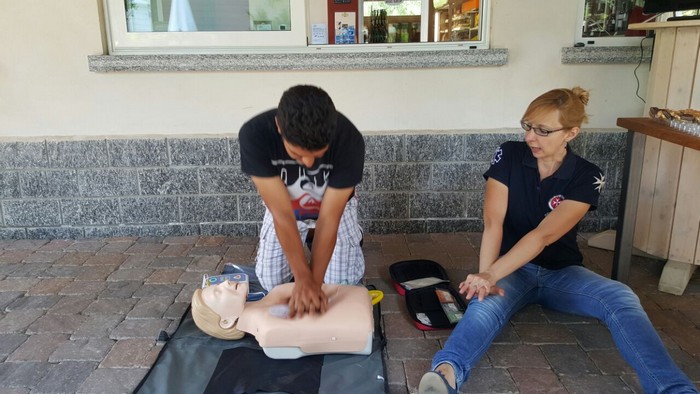Corso all’uso del defibrillatore con i Cavalieri di San Giovanni (foto)