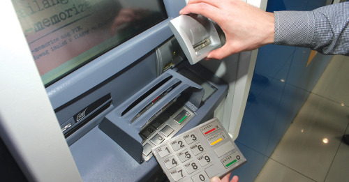 Ladri bulgari di bancomat arrestati con kit da skimming