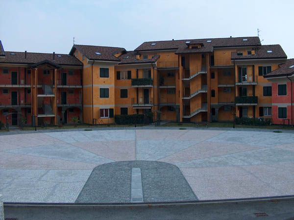 Residence, appartamenti, negozi e garage al supermarket delle aste “all’olandese”