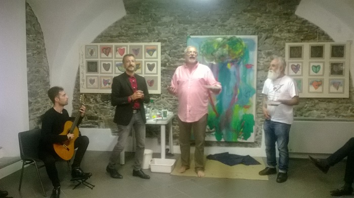 Soddisfatti gli organizzatori della mostra “Cuori nel mondo”. Foto gallery