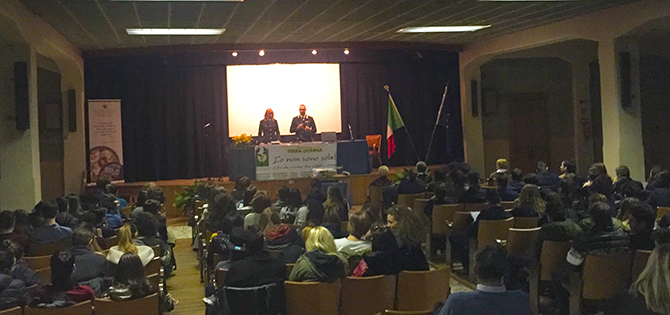 "Io non sono sola". Studenti domesi a confronto per la Festa della donna