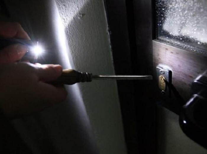 Tentato furto in appartamento a Gozzano