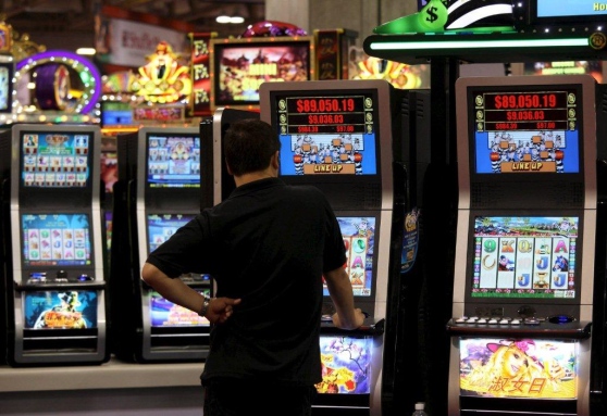 Slot accese fuori orario: due sale giochi multate per 10.000 euro