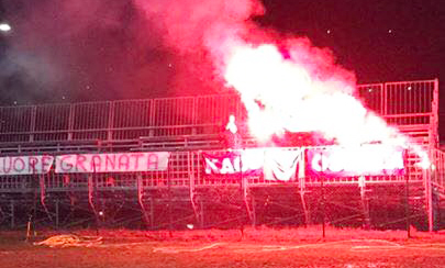Il grande cuore degli ultras domesi: cori e fumogeno all'allenamento pre Aygreville