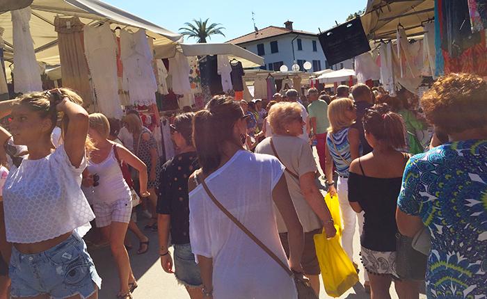 Domo: domenica mercato “di qualità” da Forte dei Marmi, negozi aperti, treni dalla Svizzera