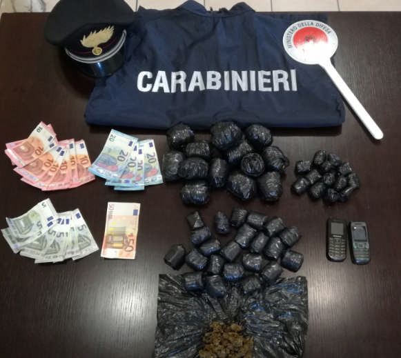 Nascondeva oltre 700 gr di marijuana: arrestato