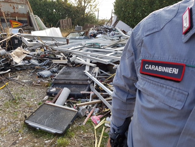 Sequestrata un discarica abusiva di 8.000 metri quadrati