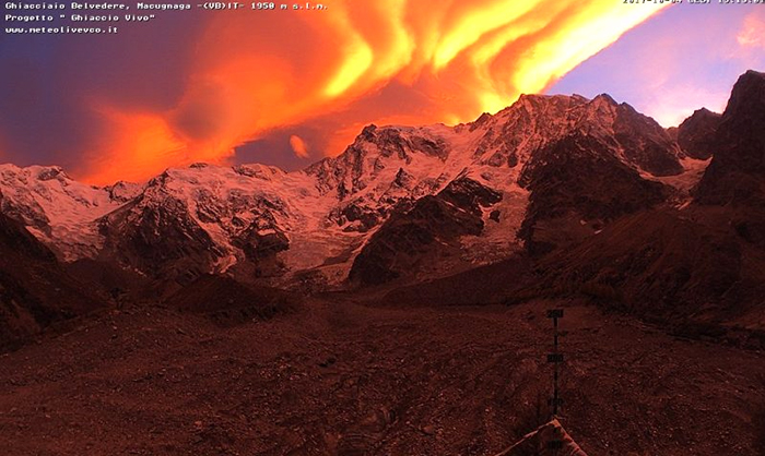  Spettacolare video del tramonto sul Monte Rosa grazie ad una nube lenticolare. Video