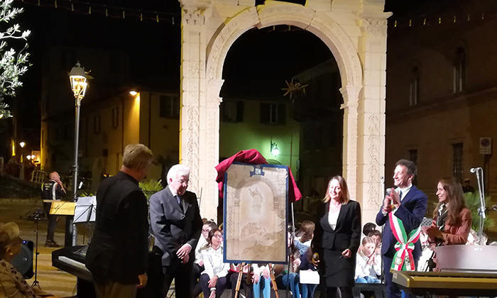 L'addio di Arona all'Arco di Palmira. Fotogallery