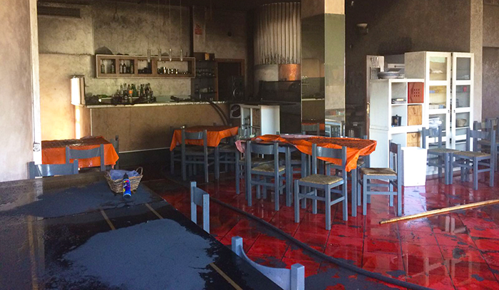 Incendio ad una ex pizzeria. Nessun ferito, danni dal fumo. Fotogallery