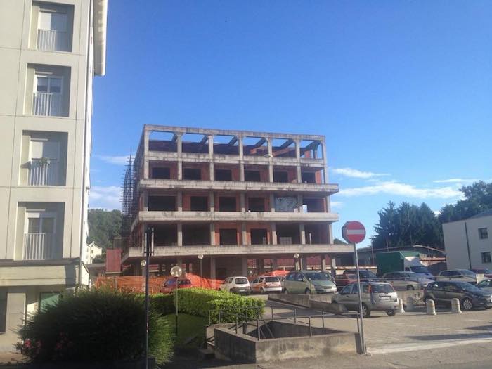 Arona: Comune incassa 250.000 euro condominio sanato