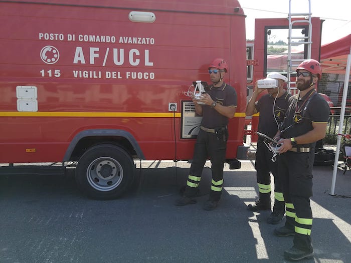 Una squadra specializzata dei VVF di Novara in azione a Genova - Foto