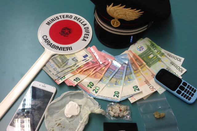 Due arresti, fra cui un minorenne, per detenzione e spaccio di droga