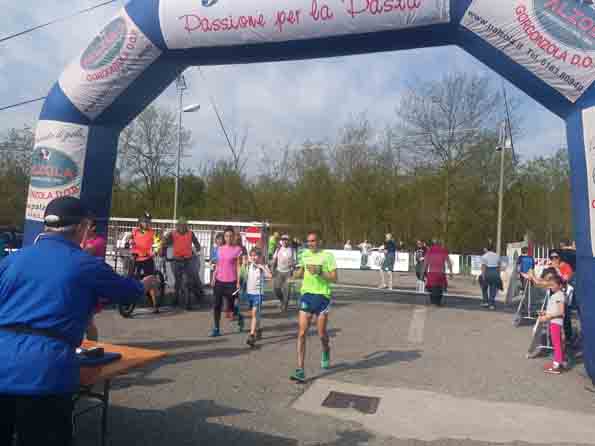 Oltre 800 partecipanti alla "Stragusto" benefica. Fotogallery
