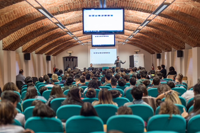 "The Wild Web": bullismo e cyberbullismo con Saverio Tommasi e la polizia postale