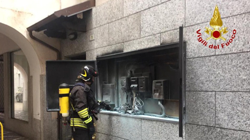 Incendio contatori in corso Cavour