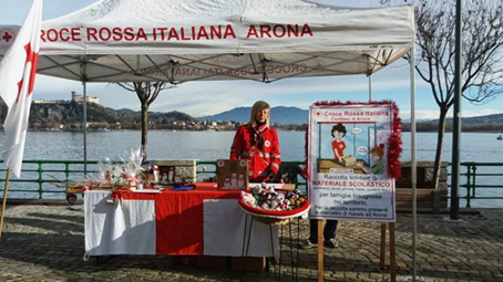 Volontari della Cri ad AroNatale per raccolta fondi e materiale scolastico