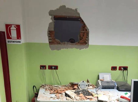 Divignano: tentano furto a scuola facendo buchi nei muri